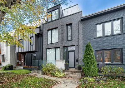 Att/Row/Townhouse in Toronto
