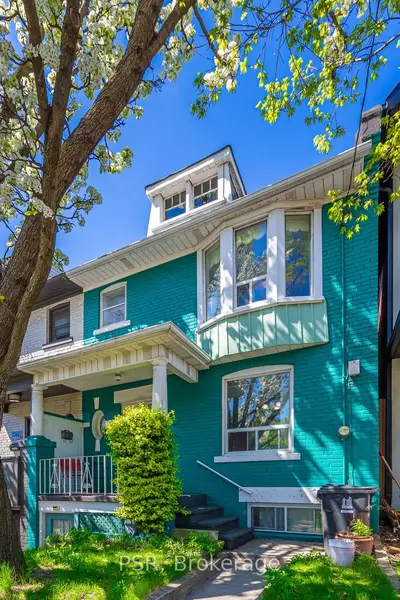 Att/Row/Townhouse in Toronto