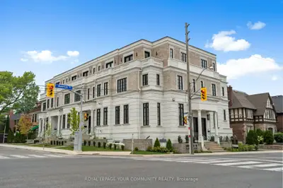 Att/Row/Townhouse in Toronto