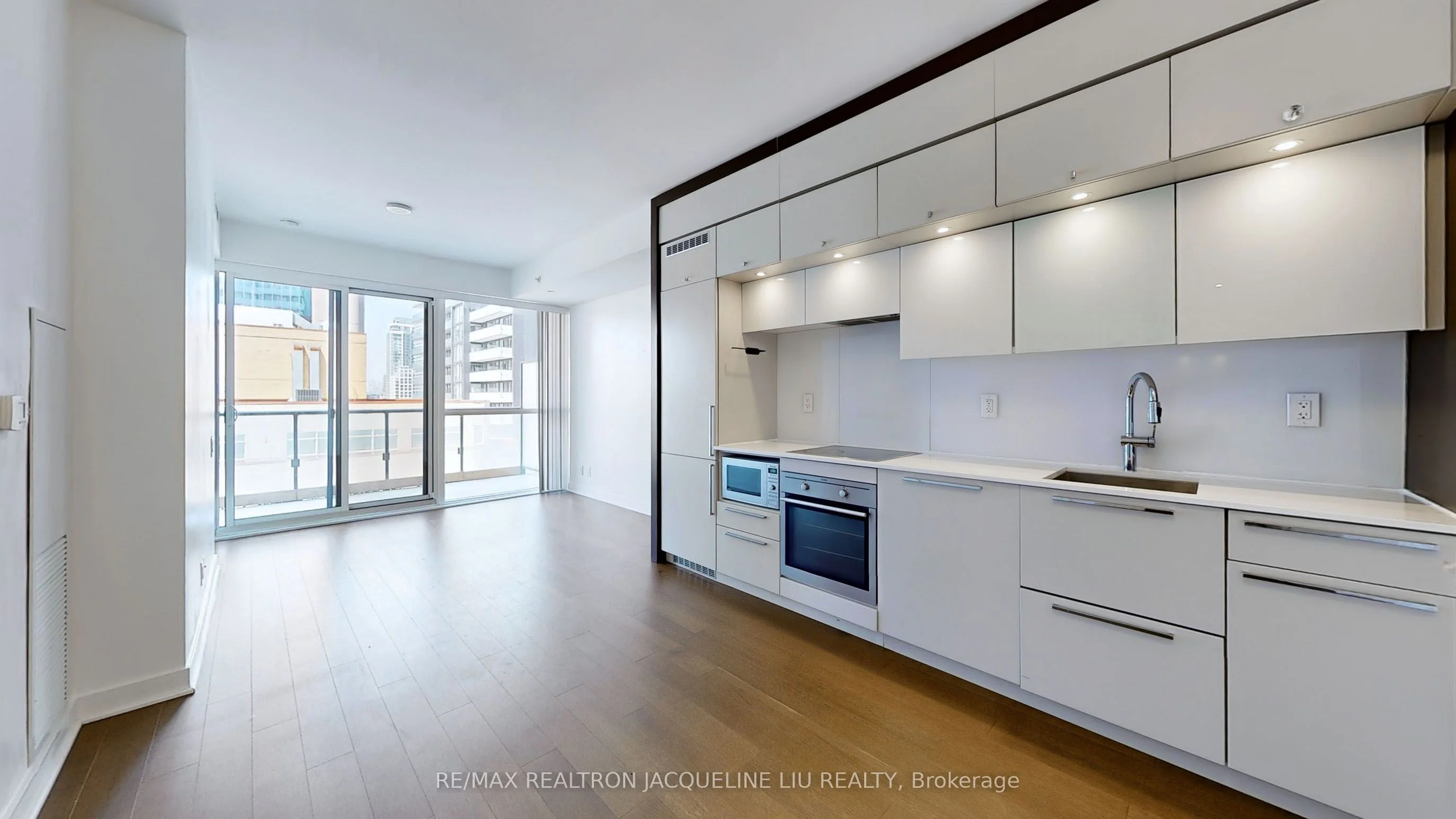 15 Grenville Street 1508, Toronto C01, ON M4Y 1A1