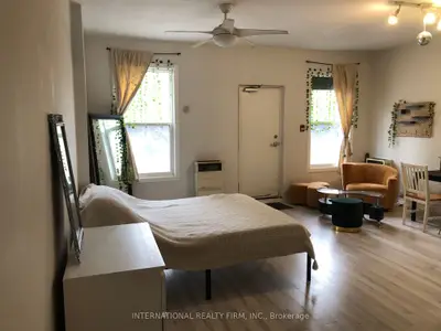 276 George Street 3, Toronto C08, On M5a 1z4