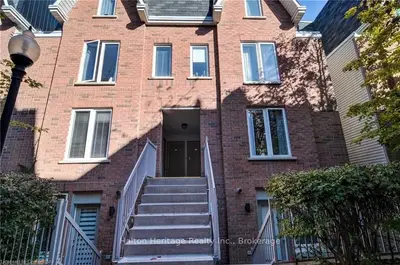 Condo Townhouse in Toronto