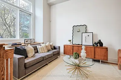 Att/Row/Townhouse in Toronto