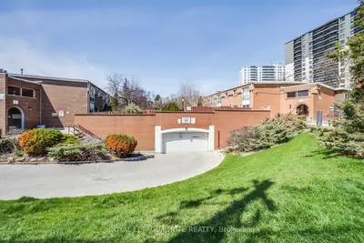 Condo Townhouse in Toronto