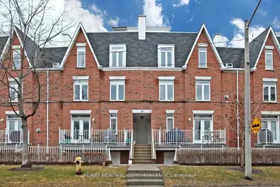 Condo Townhouse in Toronto