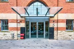 5 St Joseph Street 1011, Toronto C01, On M4y 0b6