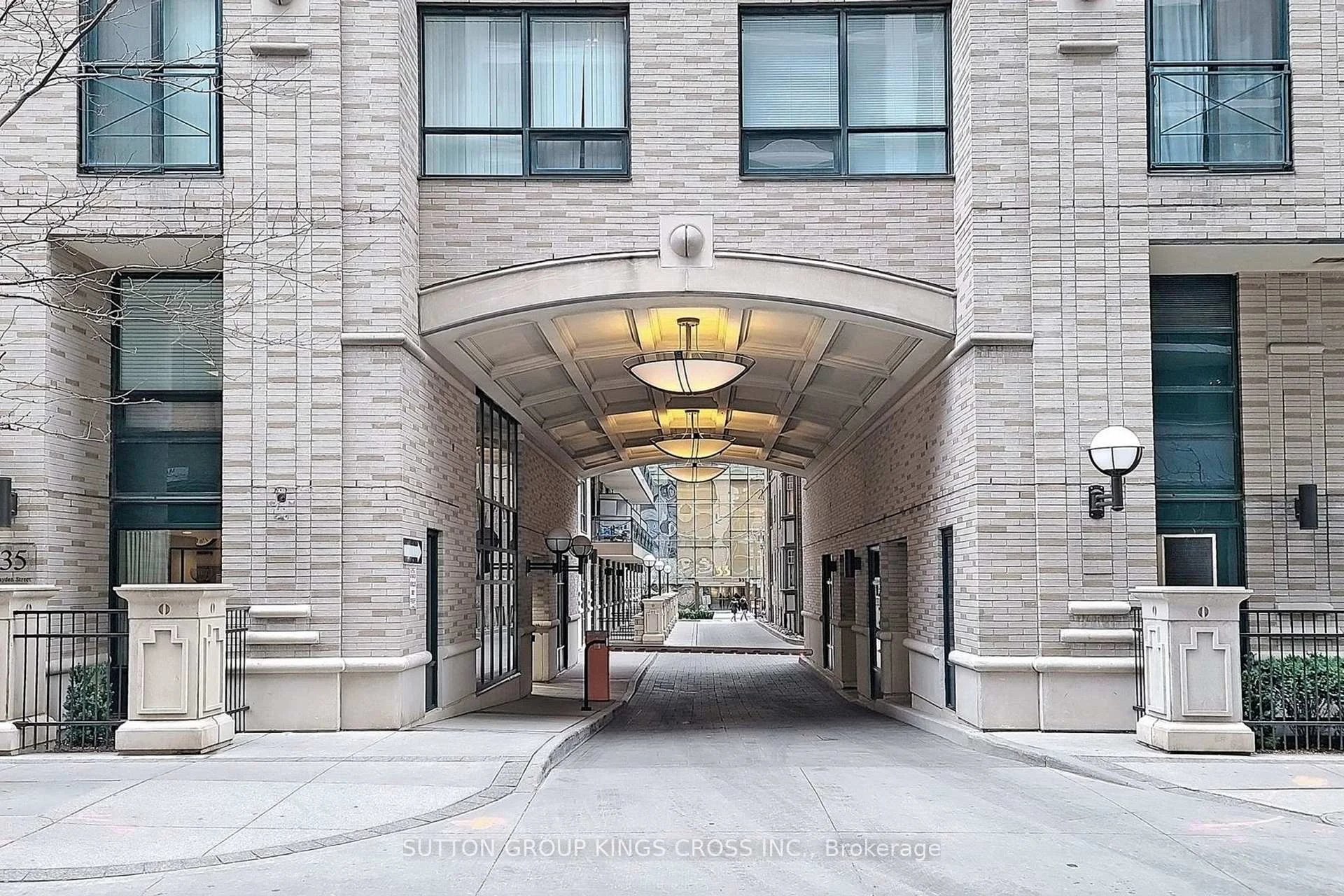 35 Hayden Street 1112, Toronto C08, On M4y 3c3