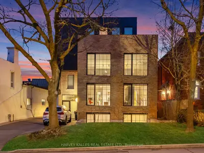 Att/Row/Townhouse in Toronto
