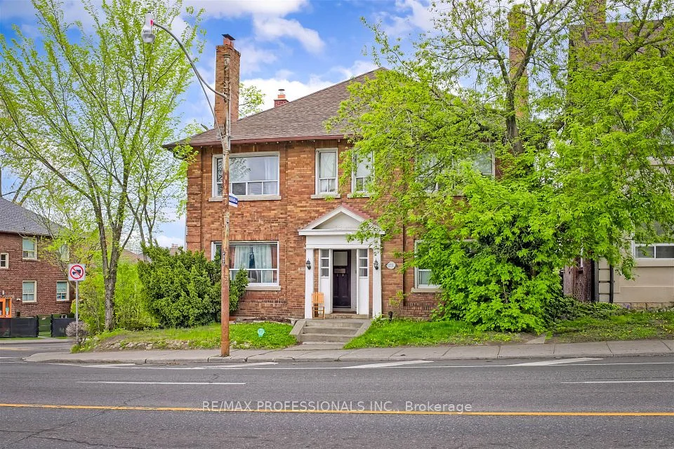1131 &1131A Avenue Road, Toronto C04, ON M5N 2E5
