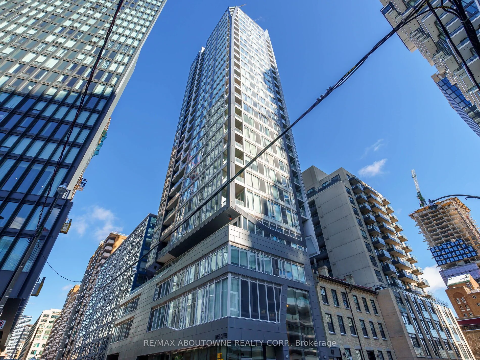 68 Shuter Street 1005, Toronto C08, On M5b 1b4