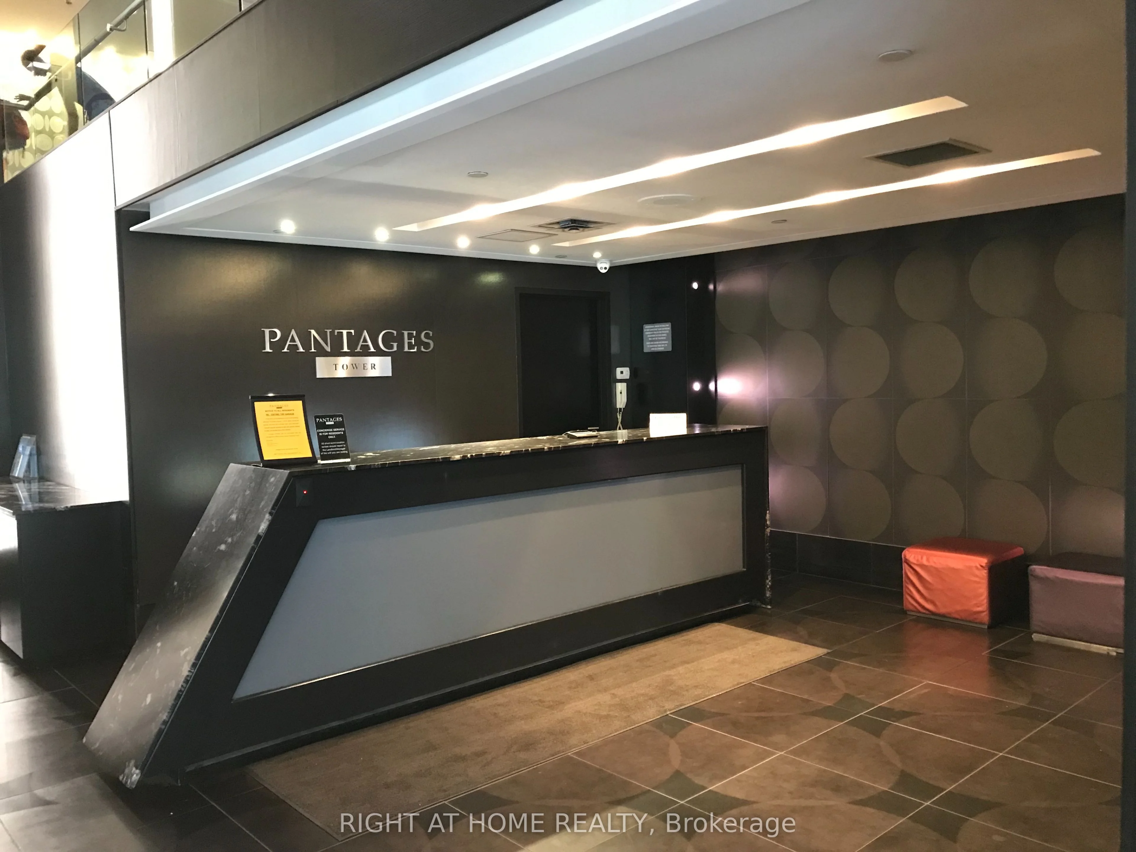 210 Victoria Street 914, Toronto C08, On M5b 2r3