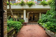 71 Mccaul Street 125, Toronto C01, ON M5T 2X1