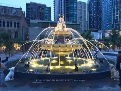 30 Church Street 803, Toronto C08, On M5e 1s7