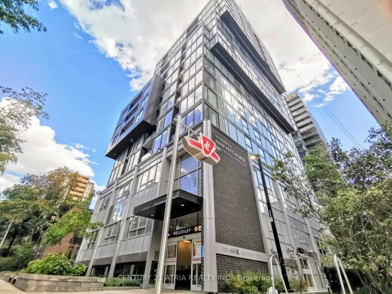 17 Dundonald Street 1201, Toronto C08, On M4y 0e4