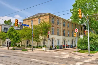 Att/Row/Townhouse in Toronto