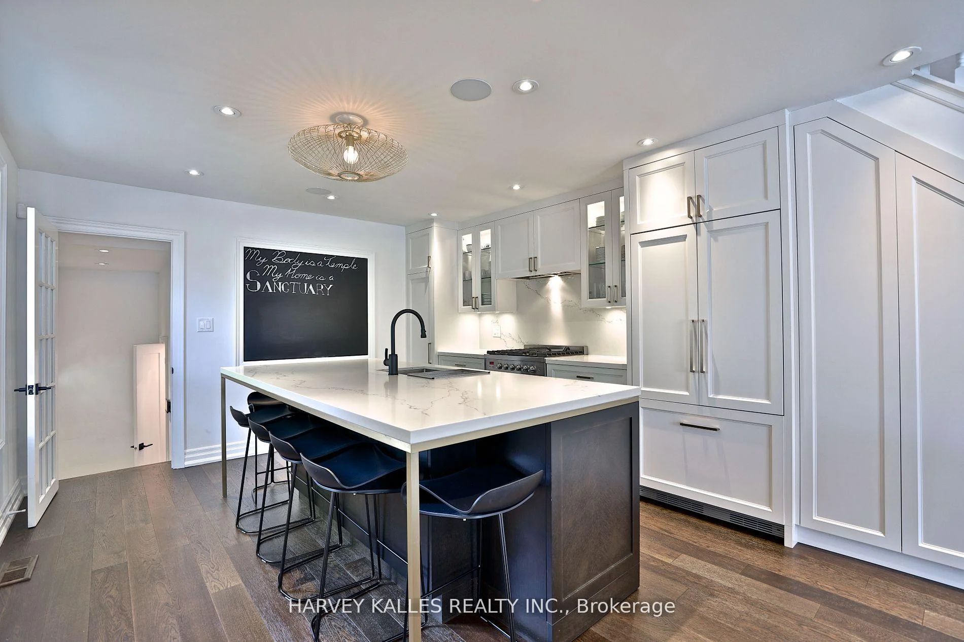 15 Markham Street, Toronto C01, On M6j 2g1