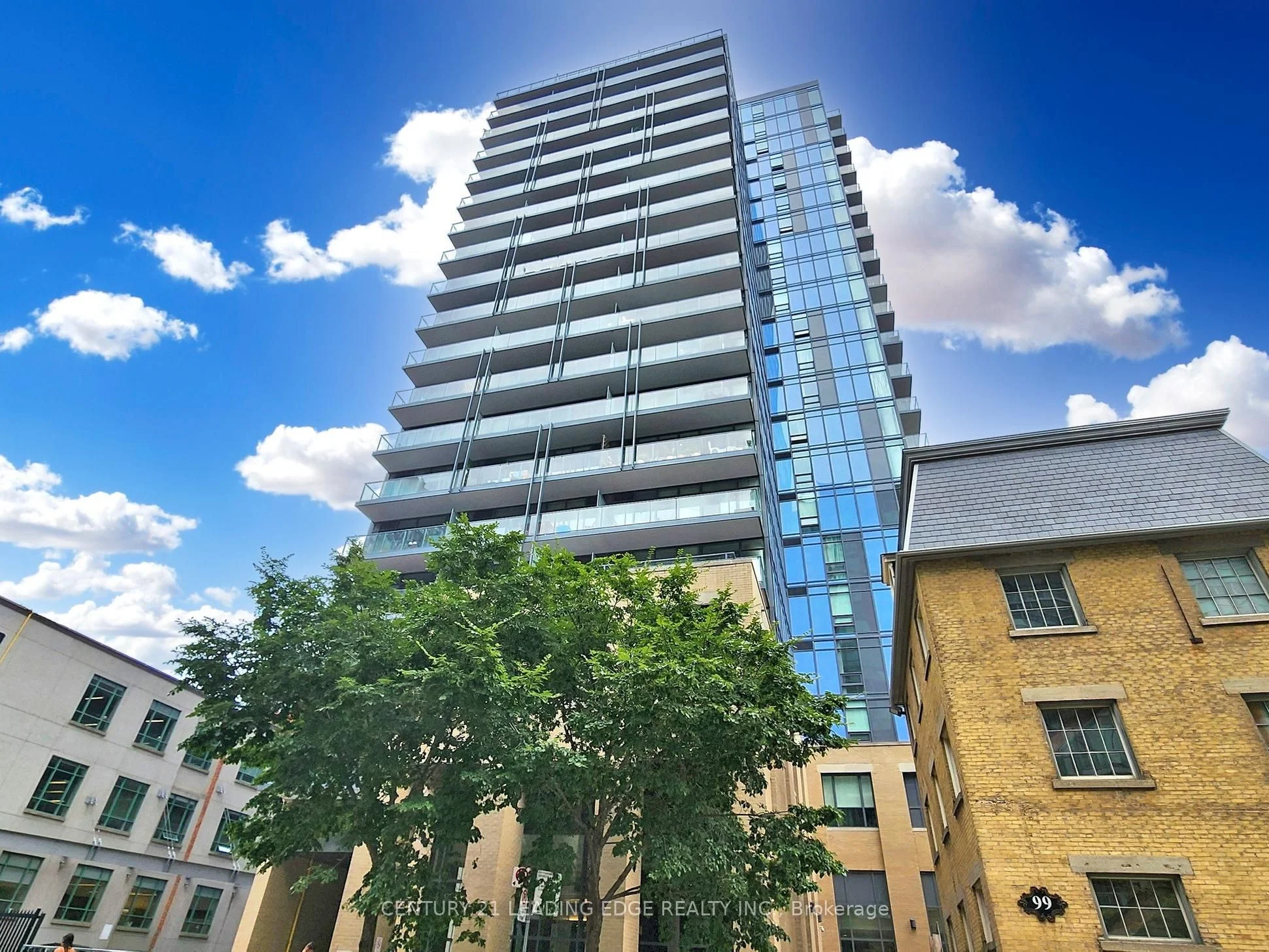 105 George Street 606, Toronto C08, On M5a 0l4