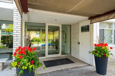 Condo Apartment in Toronto