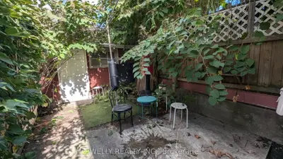 Att/Row/Townhouse in Toronto