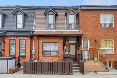 Att/Row/Townhouse in Toronto