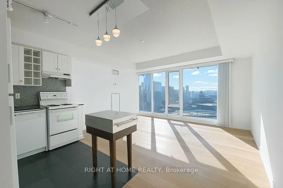210 Victoria Street 3110, Toronto C08, ON M5B 2R3
