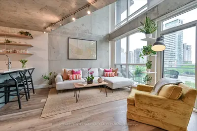 Condo Apartment in Toronto