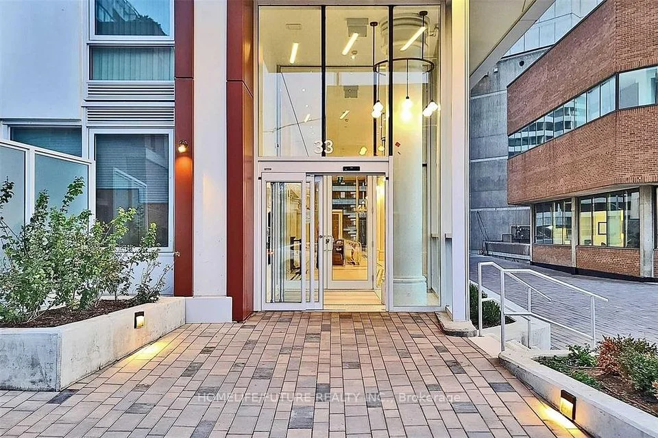33 Helendale Avenue 1802, Toronto C03, ON M4R 0A4