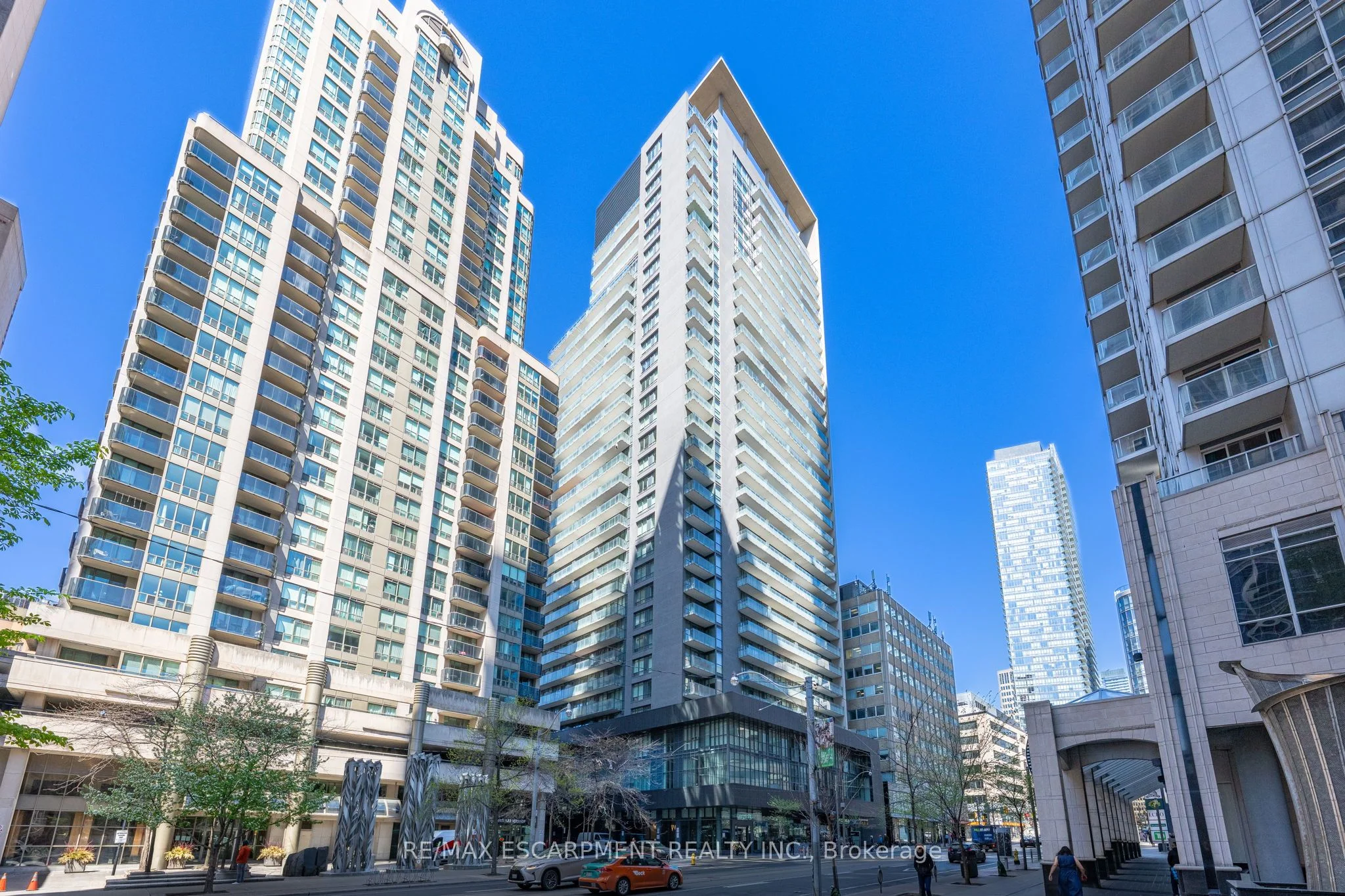 770 Bay Street 1702, Toronto C01, On M5g 1n6