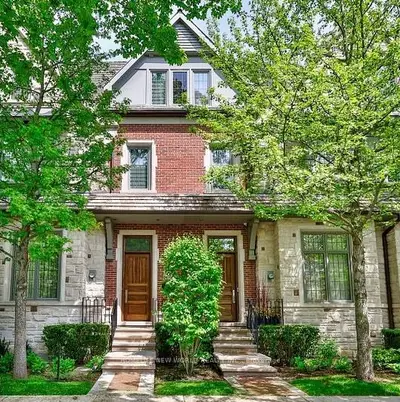 Att/Row/Townhouse in Toronto