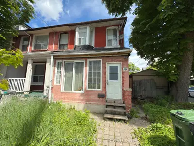 Att/Row/Townhouse in Toronto
