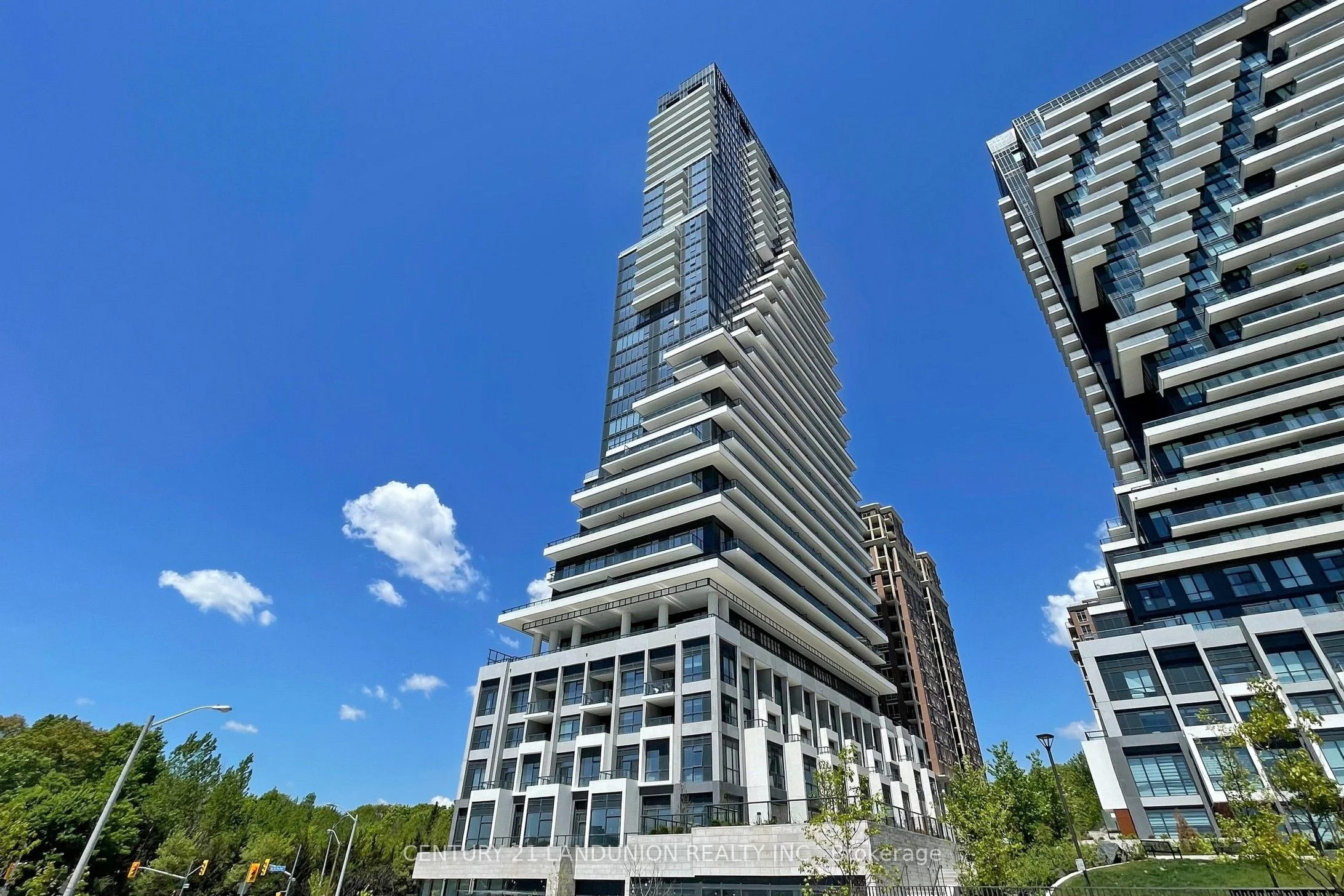 10 Inn On The Park Drive 2004, Toronto C13, ON M3C 0P9