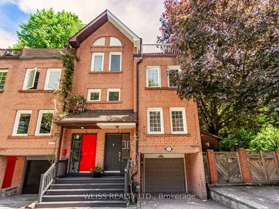 Att/Row/Townhouse in Toronto
