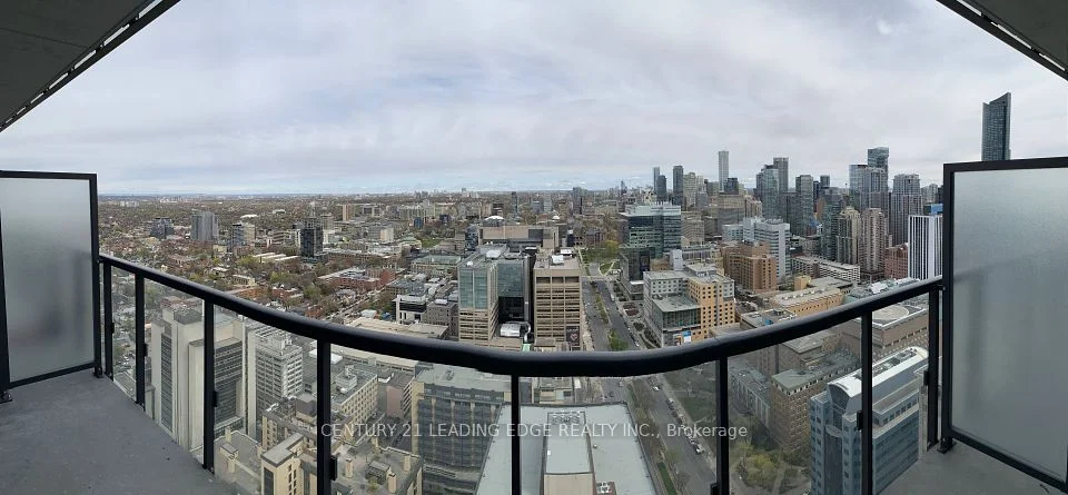 488 University Avenue 3301, Toronto C01, On M5g 0c1