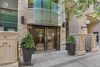 Condo Apartment in Toronto