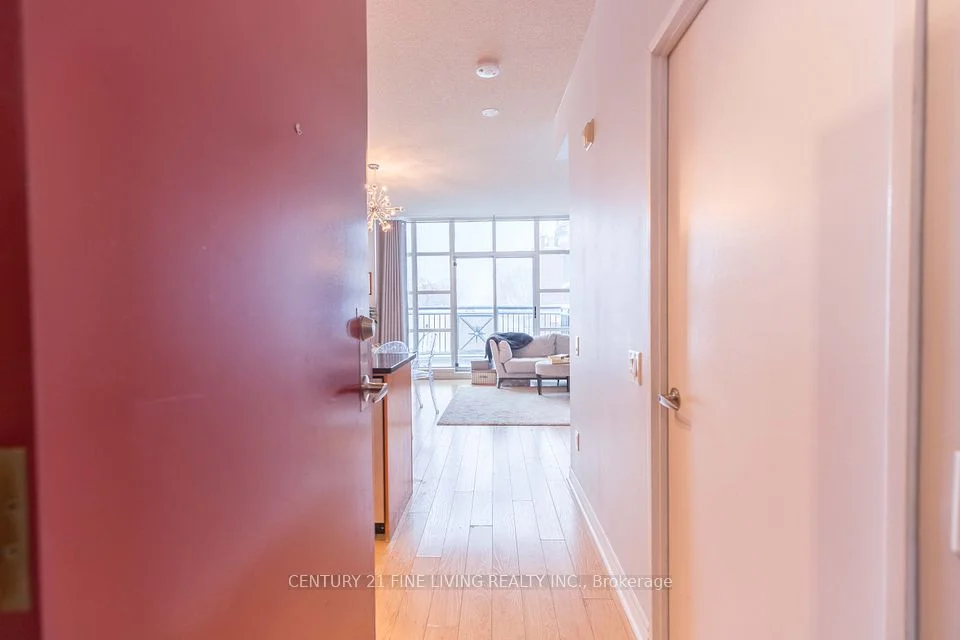 901 Queen Street W 419, Toronto C01, ON M6J 3X4