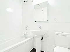 95 Lawton Boulevard 204, Toronto C02, On M4v 1z8