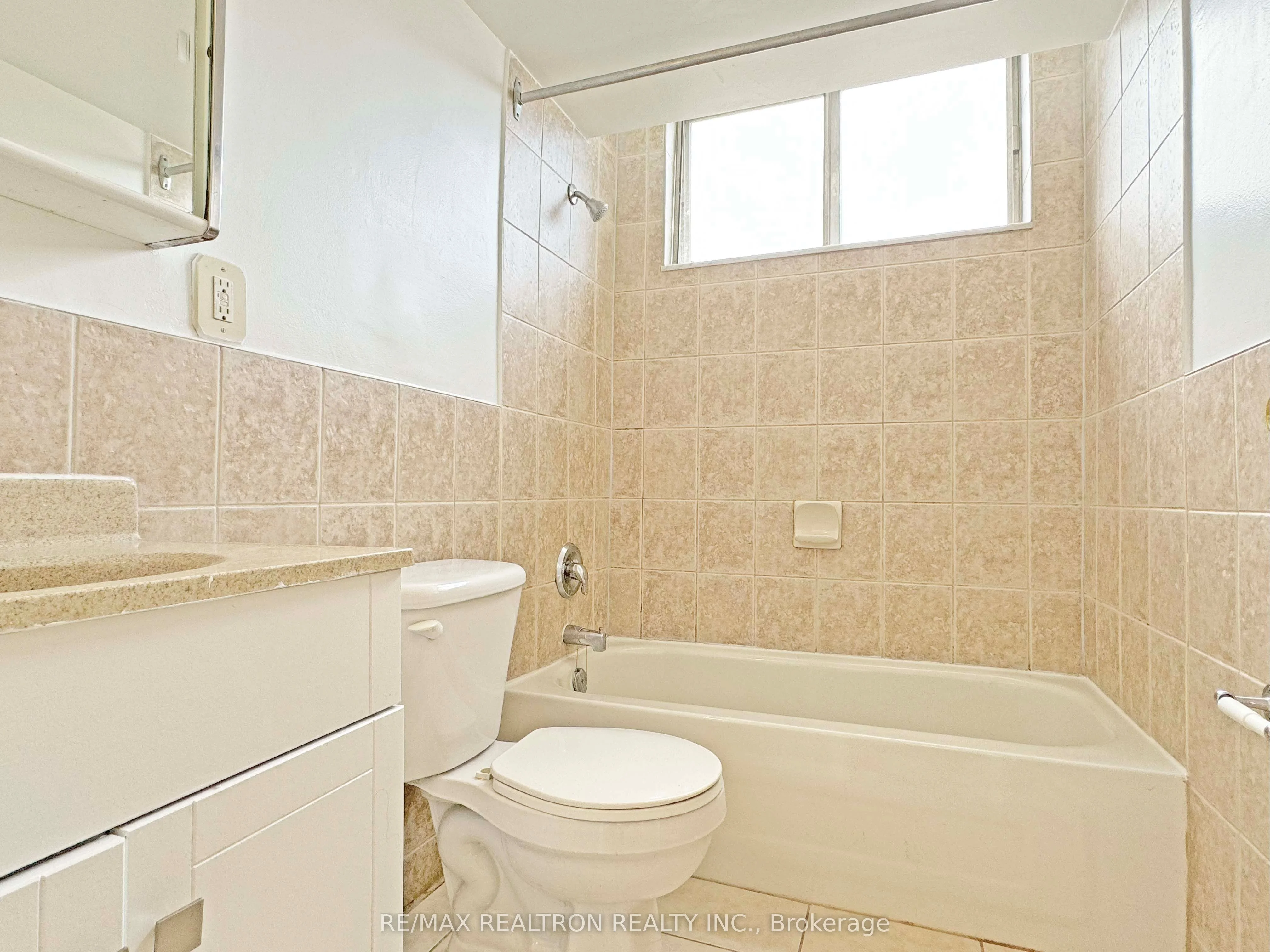 525 Eglinton Avenue E 702, Toronto C10, On M4p 2p6