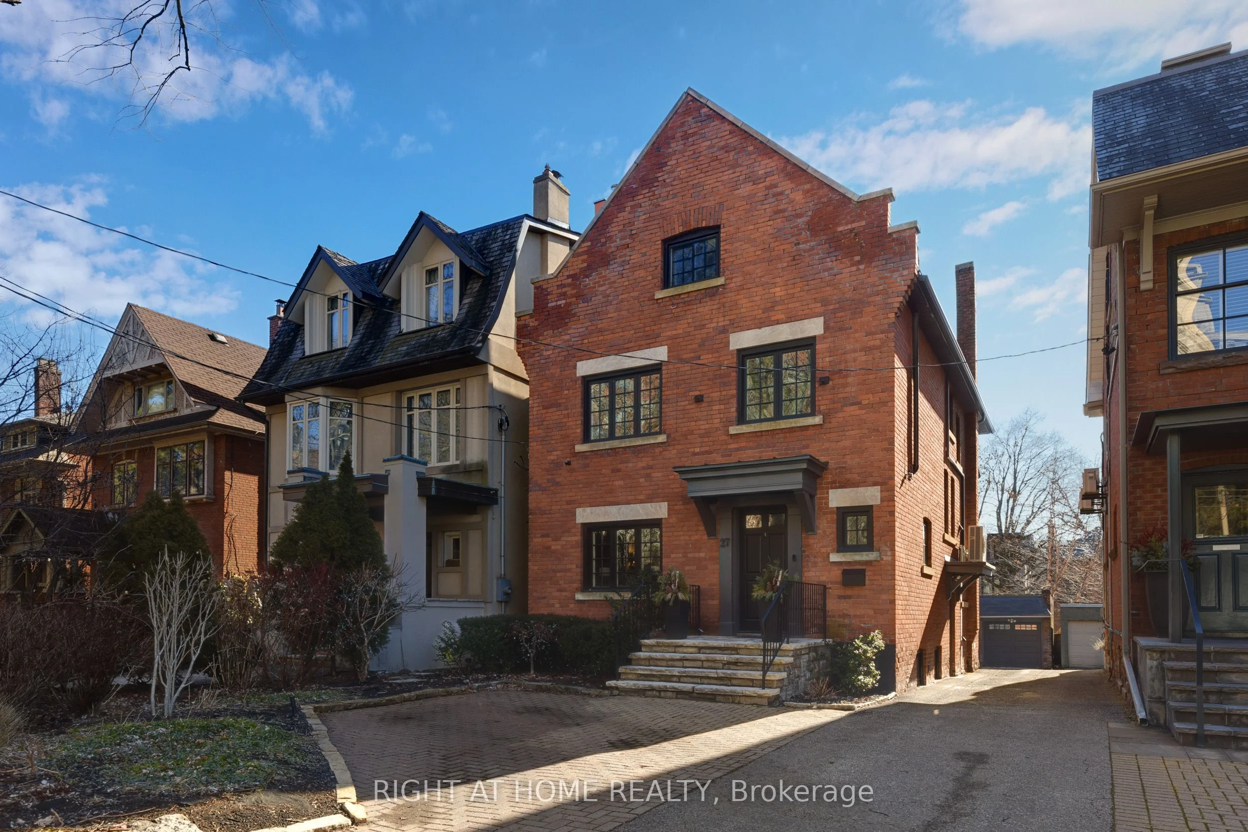 27 Woodlawn Avenue E, Toronto C09, On M4t 1b9