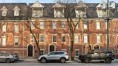 182 McCaul Street, Toronto C01, ON M5T 1W5