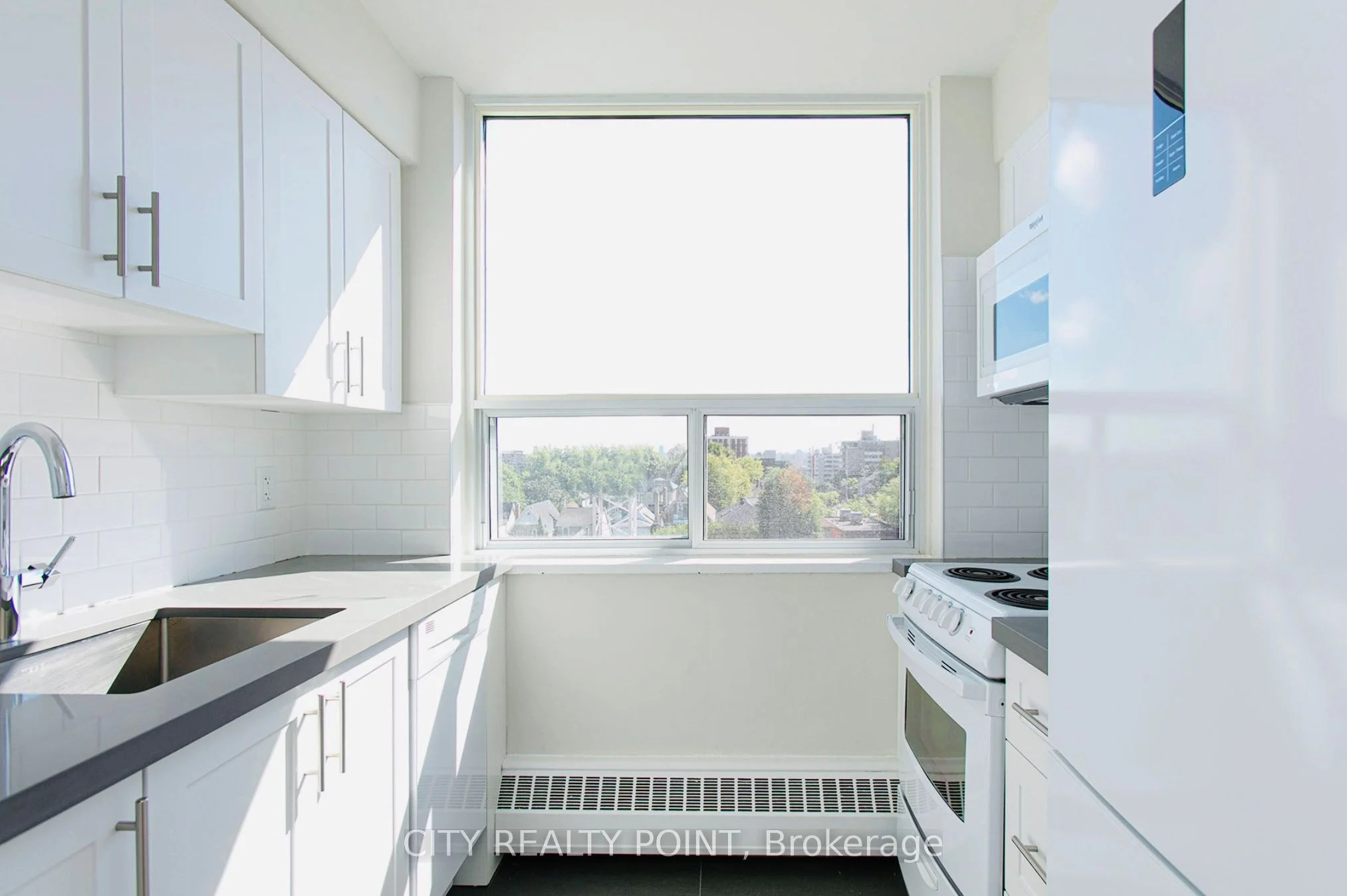490 Eglinton Street E 404, Toronto C10, On M4p 1m4