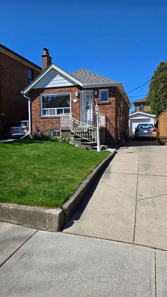 212 Winnett Avenue, Toronto C03, ON M6C 3L9