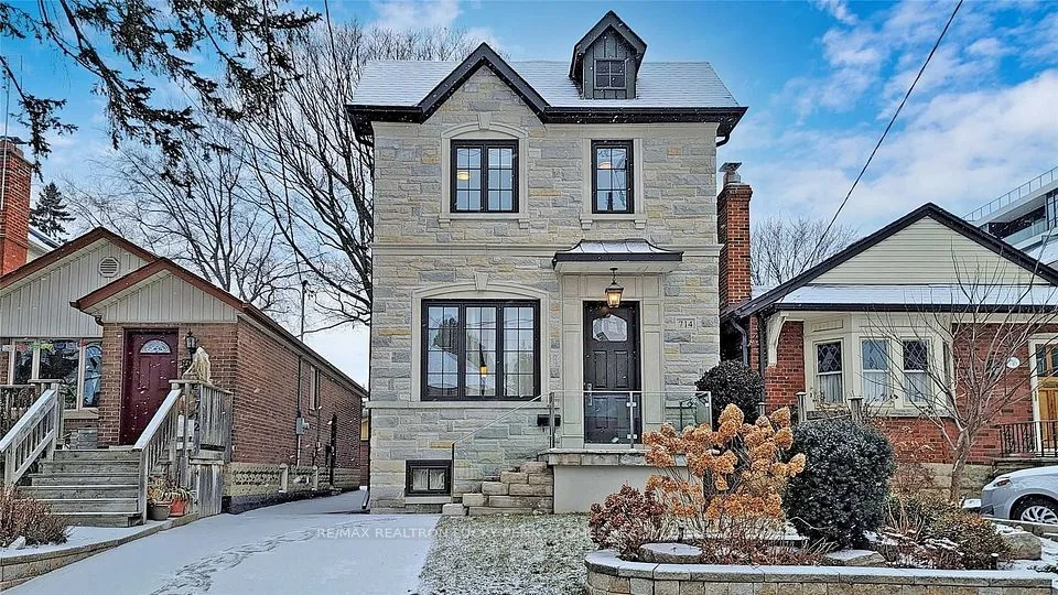 714 Hillsdale Avenue E, Toronto C10, ON M4S 1V3