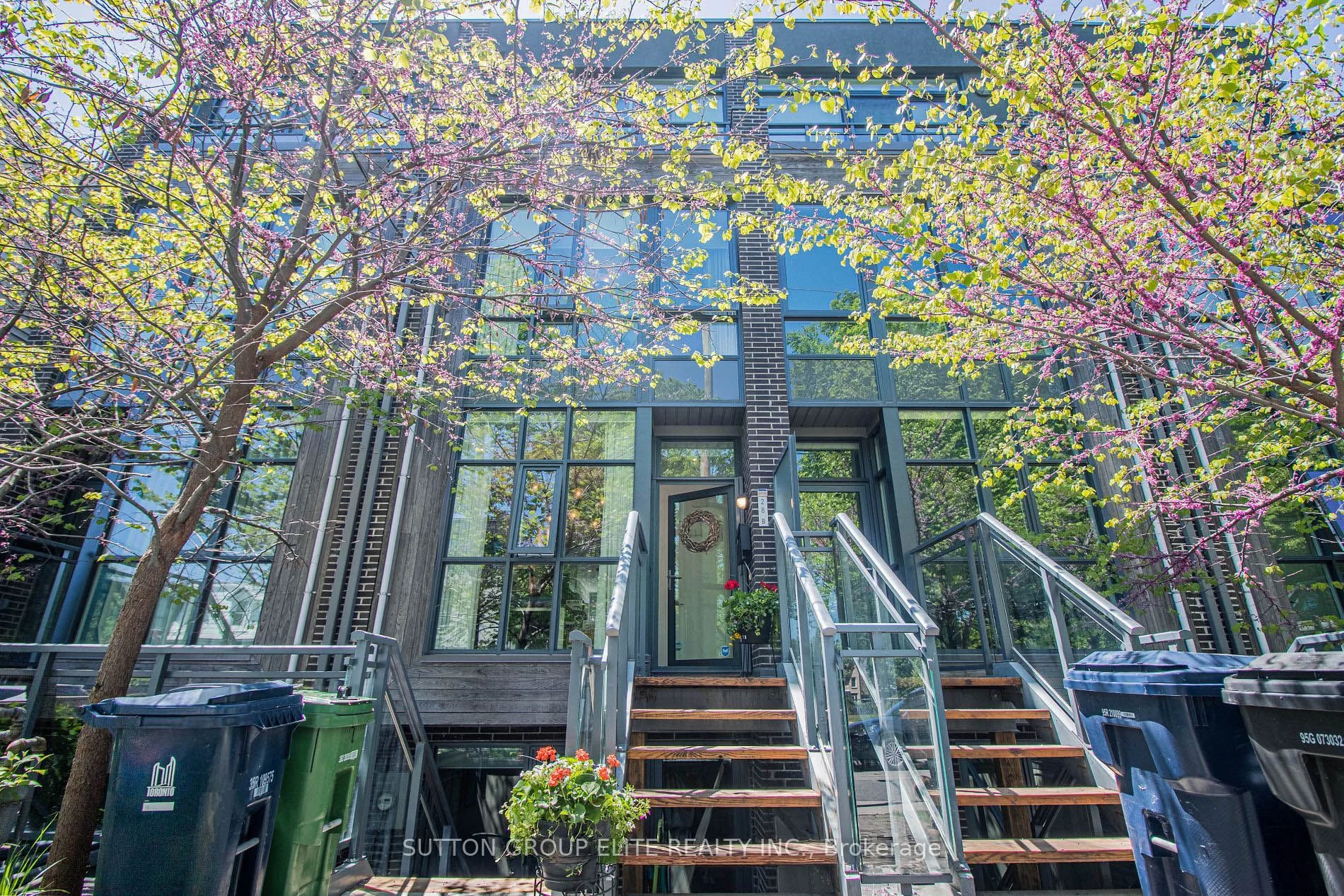 28B Givins Street, Toronto C01, ON M6J 2X7