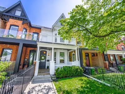 Att/Row/Townhouse in Toronto