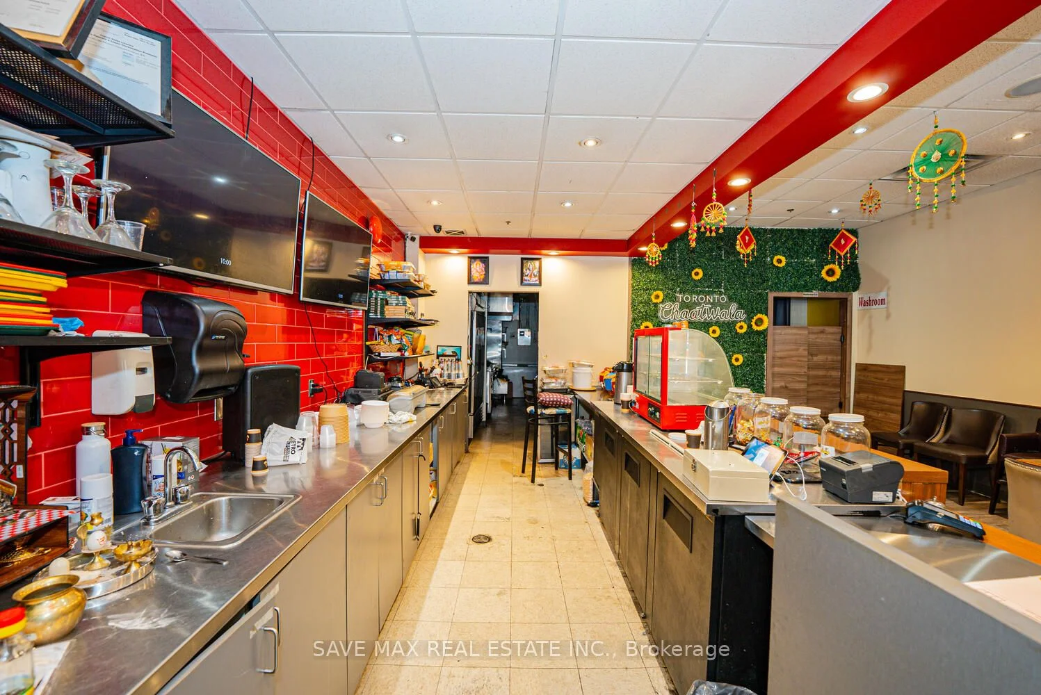250 Dundas Street W 102, Toronto C01, ON M5T 2Z6