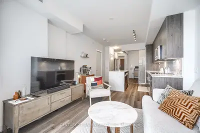 38 Iannuzzi Street 1805, Toronto C01, On M5v 0s2