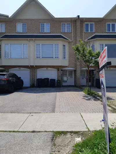 Att/Row/Townhouse in Toronto