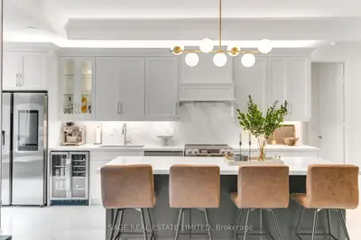 120 Homewood Avenue 118, Toronto C08, On M4y 2j3