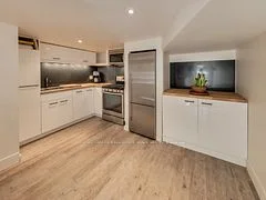 25 Wells Street B, Toronto C02, ON M5R 1P1