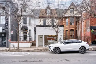 Att/Row/Townhouse in Toronto